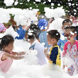 炎炎夏日，中国墙艺博物馆将于本周末在高淳水慢城举行员工亲子戏水 ...